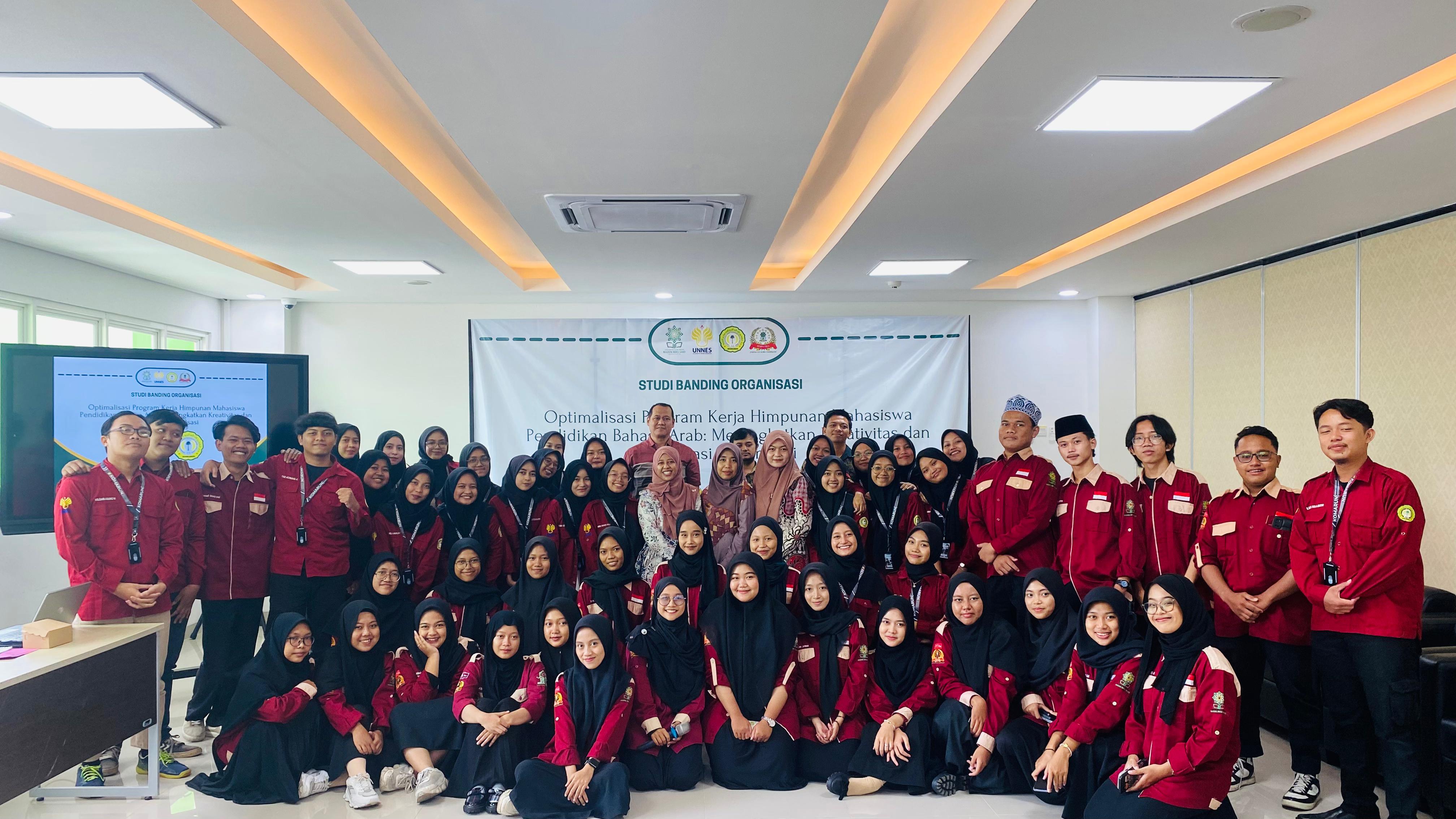 Studi Banding KOMARUN-HMPS PBA "Optimalisasi Program Kerja Himpunan Mahasiswa Pendidikan Bahasa Arab untuk Meningkatkan Kreativitas dan Inovasi Organisasi"